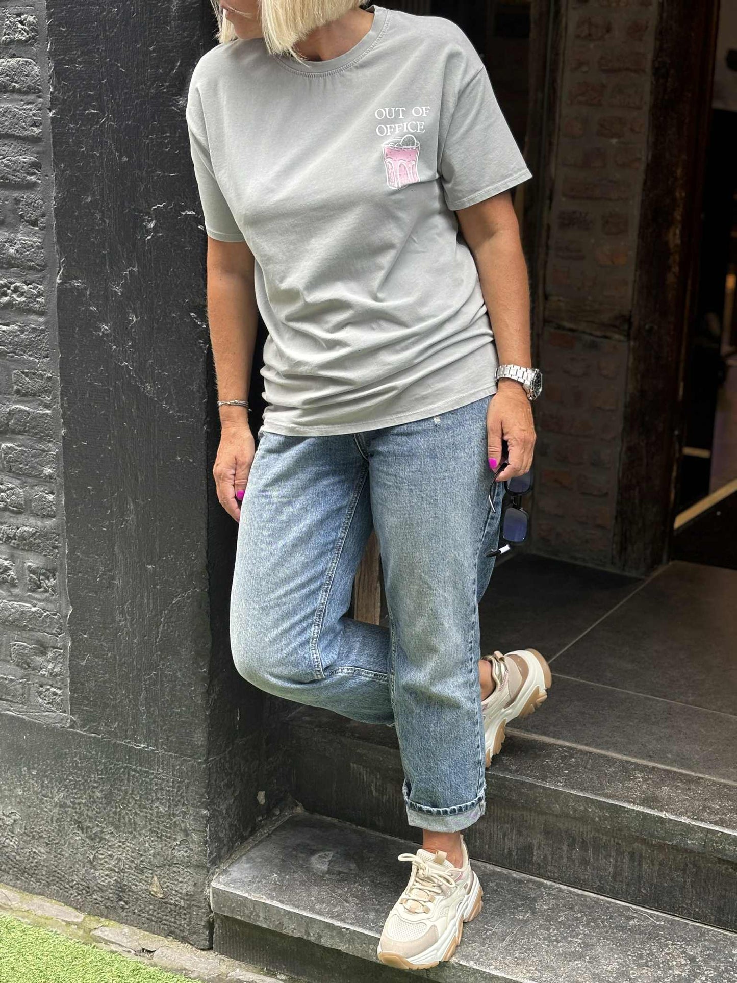T-SHIRT OUT OFF OFFICE