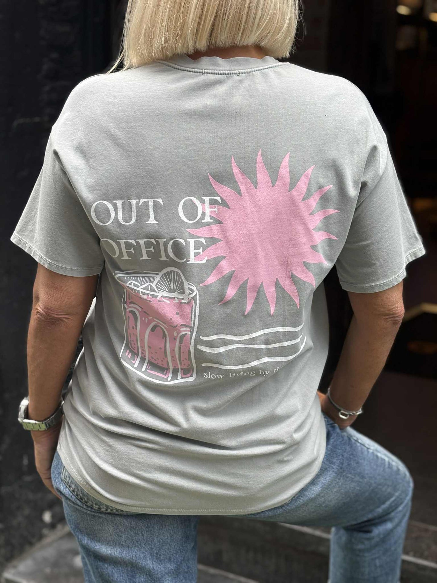 T-SHIRT OUT OFF OFFICE