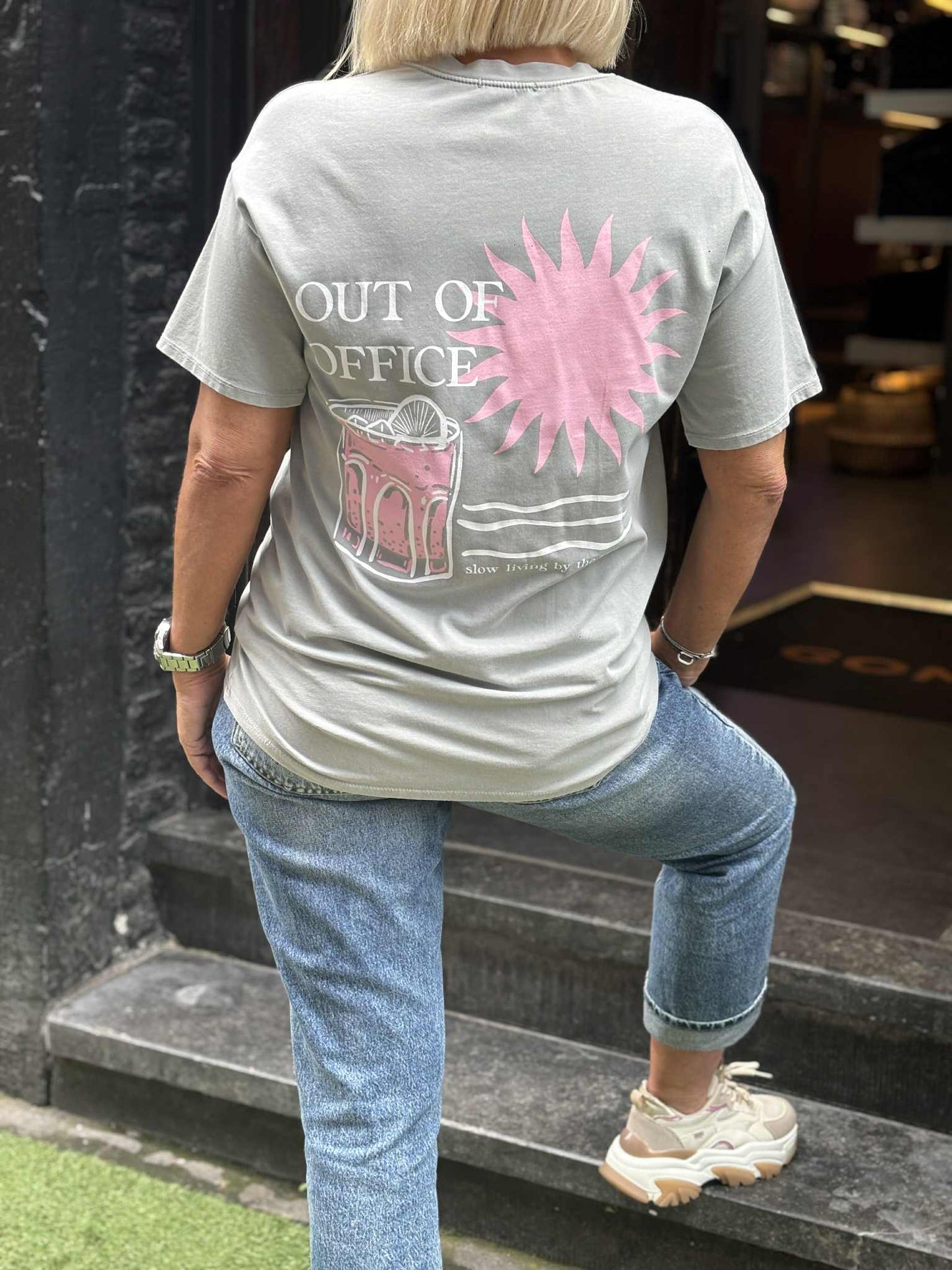 T-SHIRT OUT OFF OFFICE