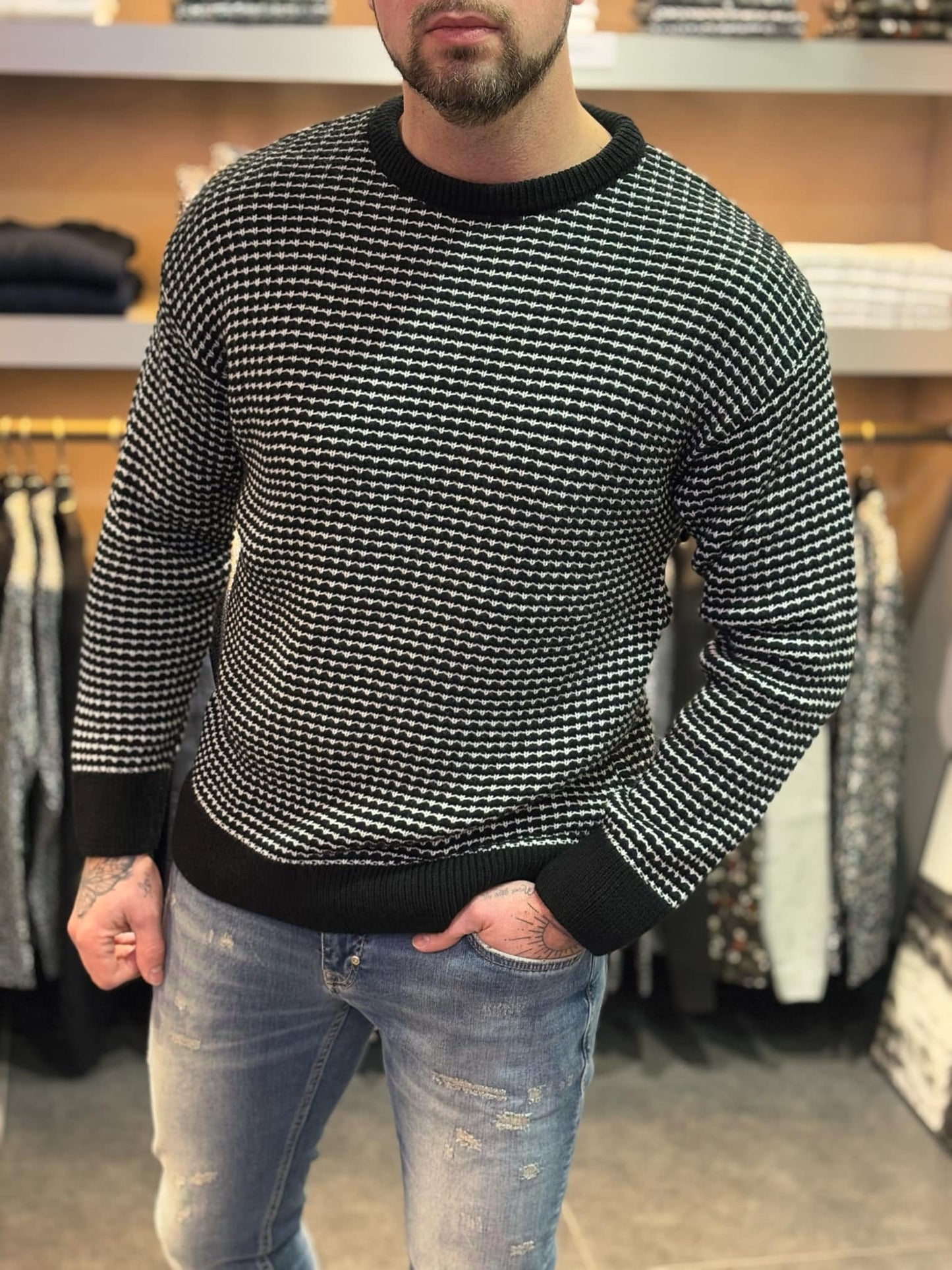 PULL TOM