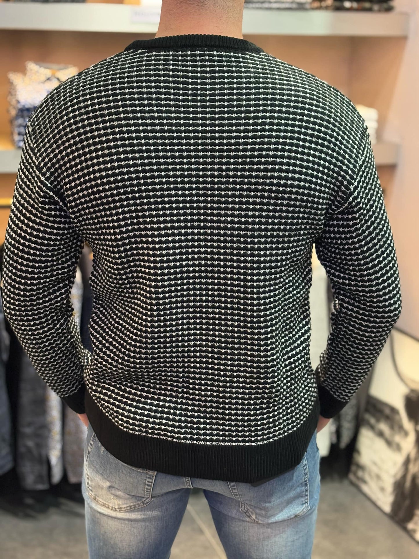 PULL TOM