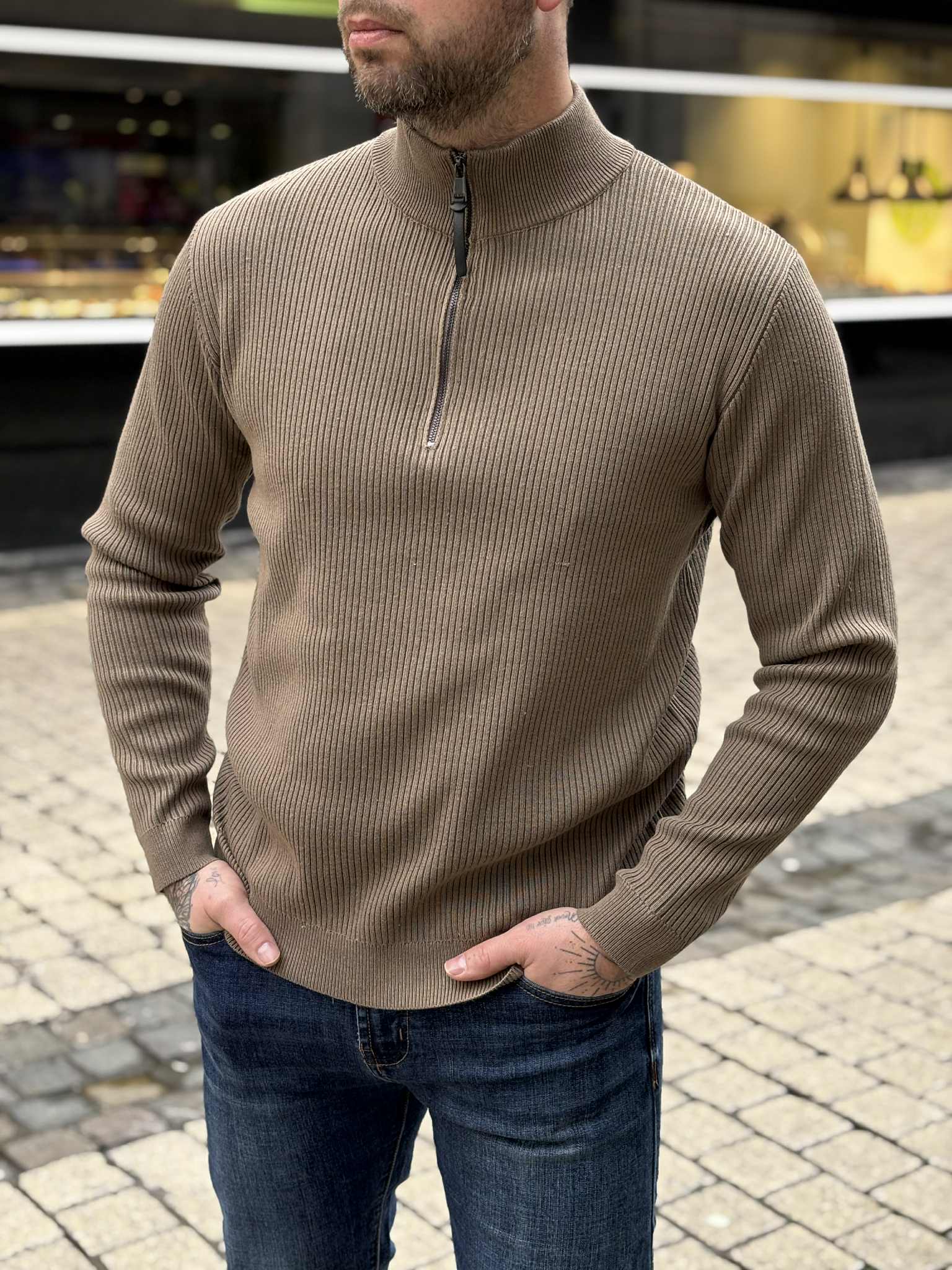 PULL HUGO