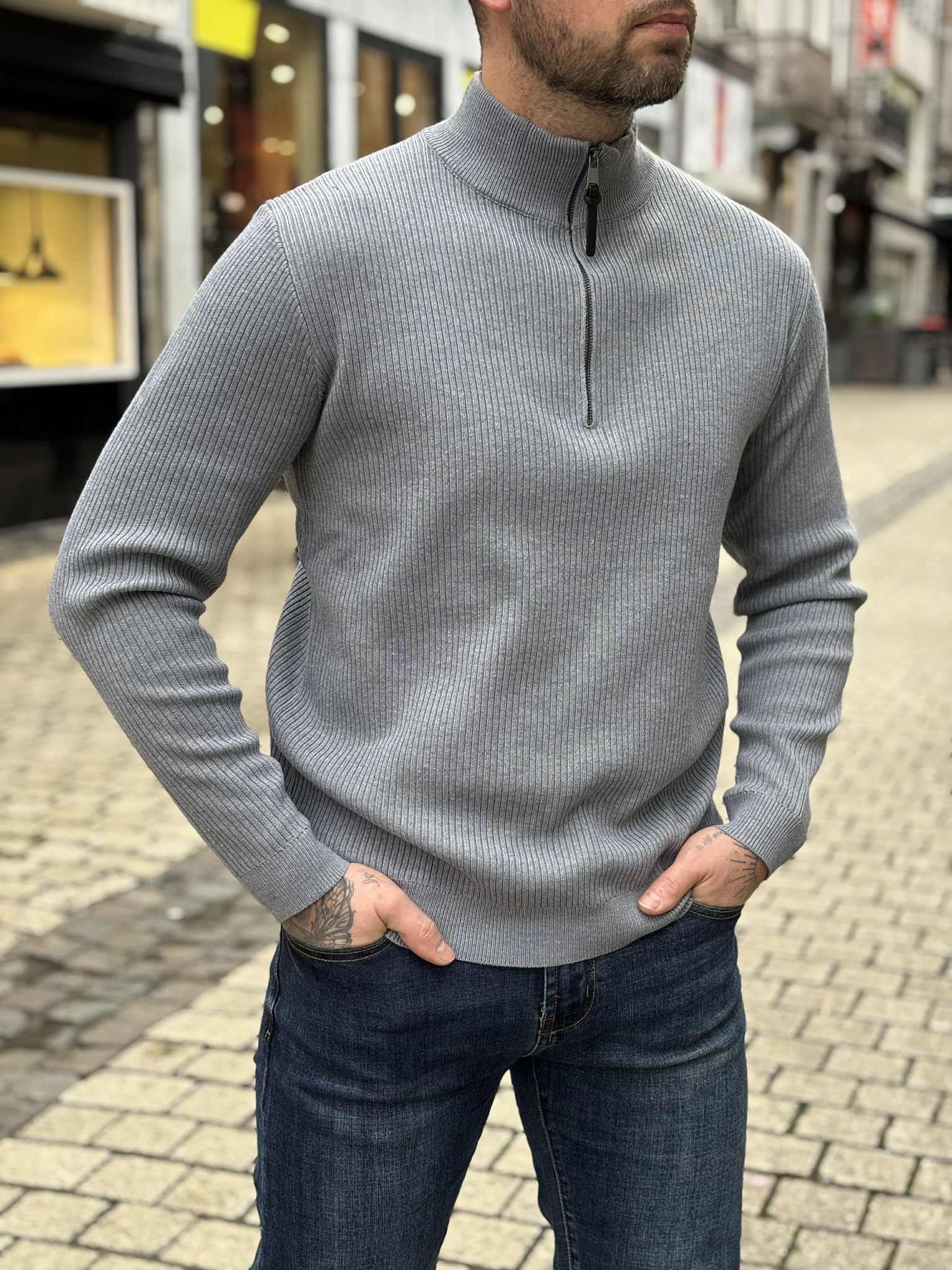 PULL HUGO