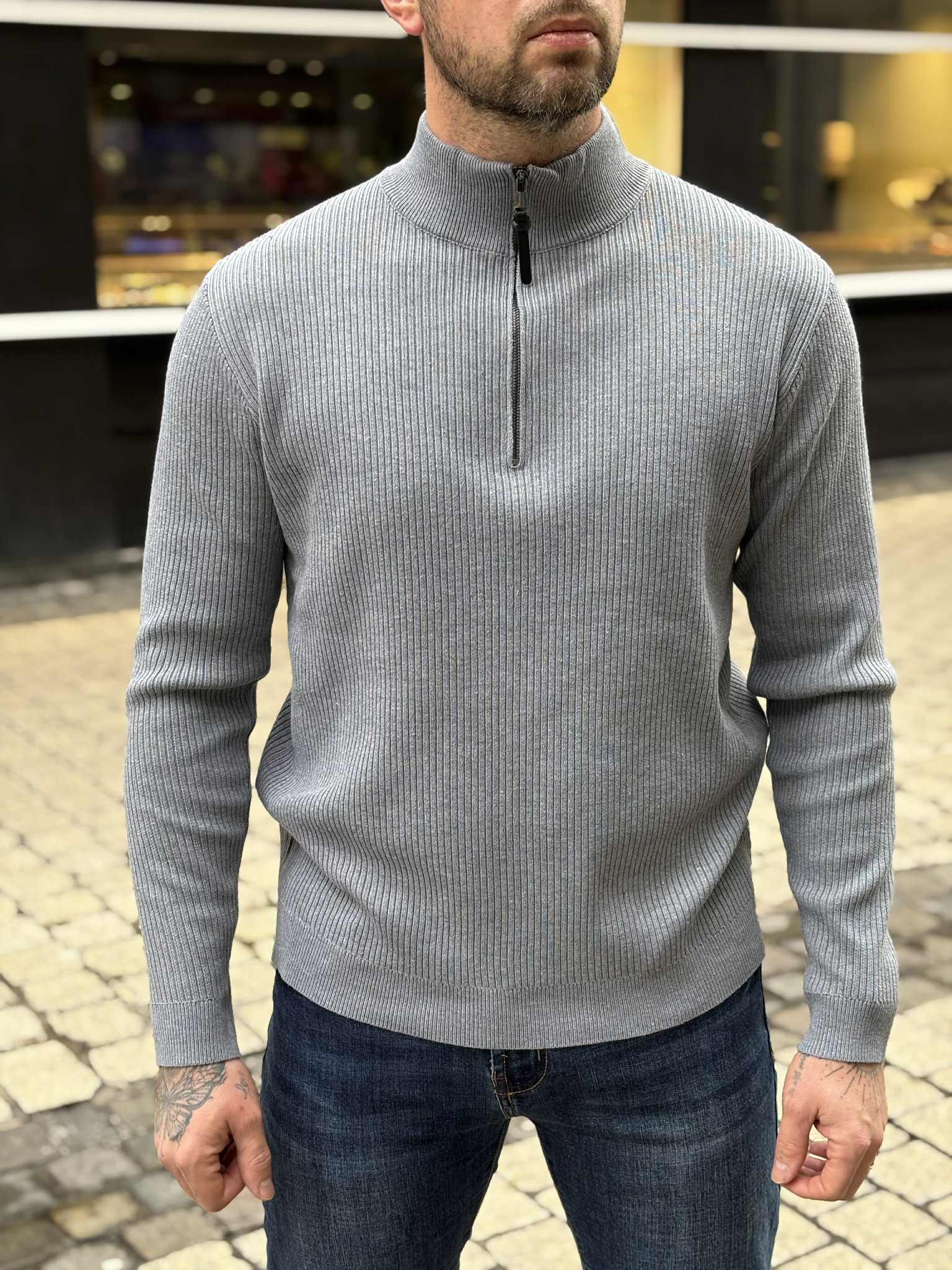 PULL HUGO