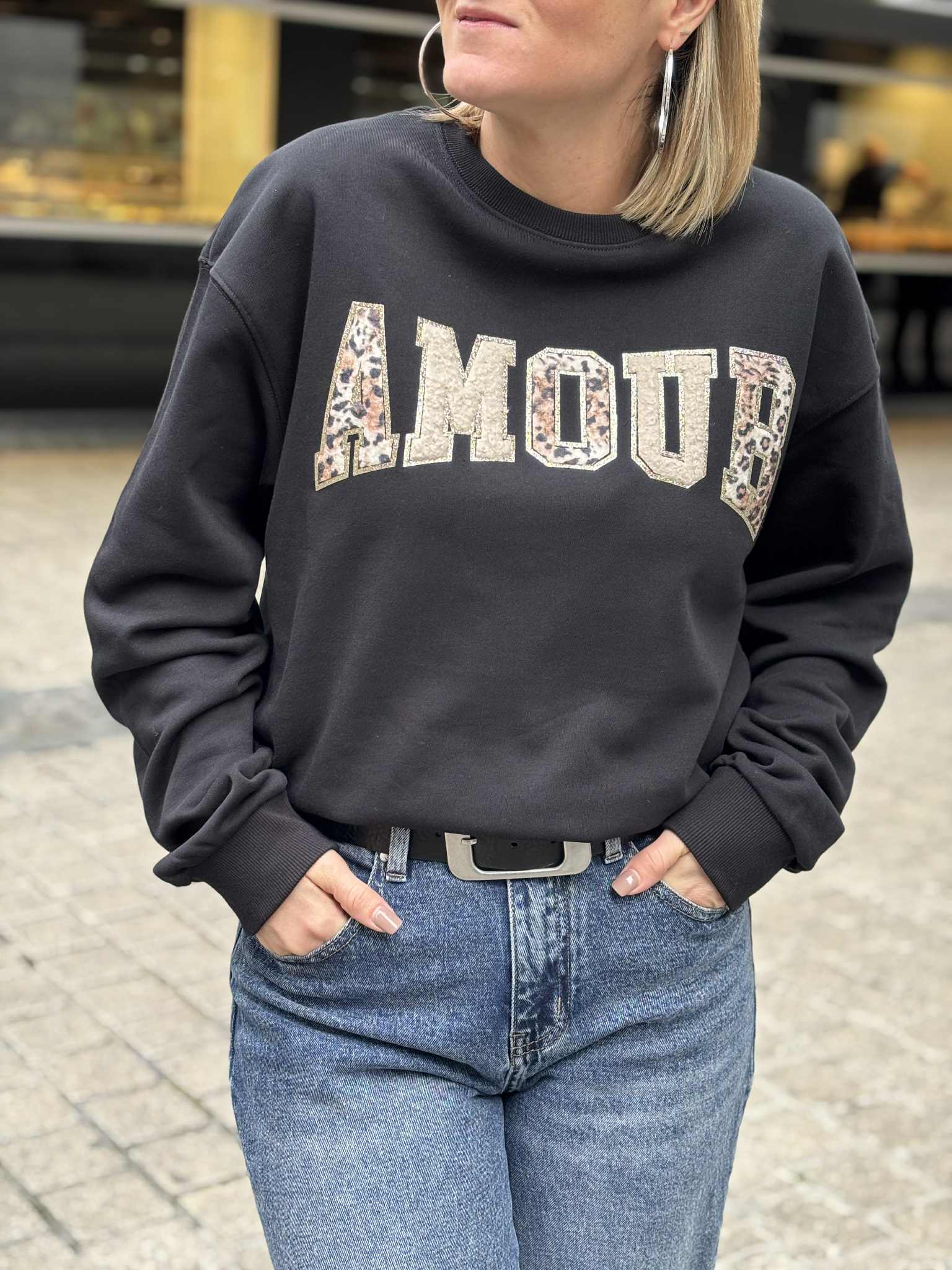 SWEAT AMOUR