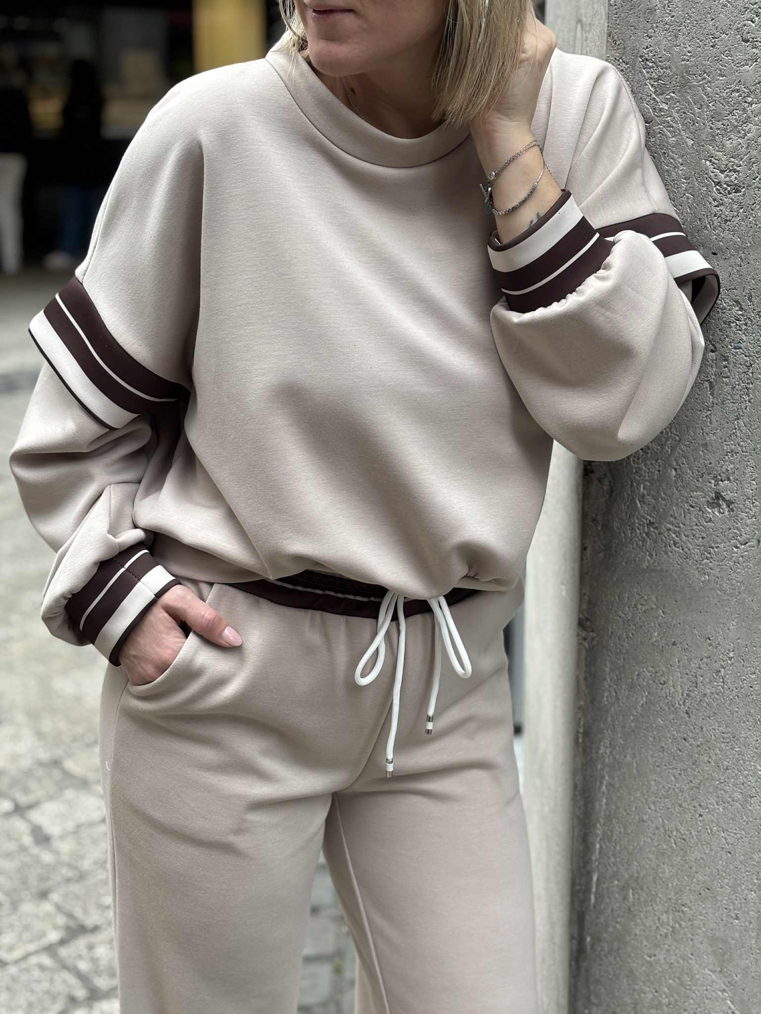 SWEAT LIVIA