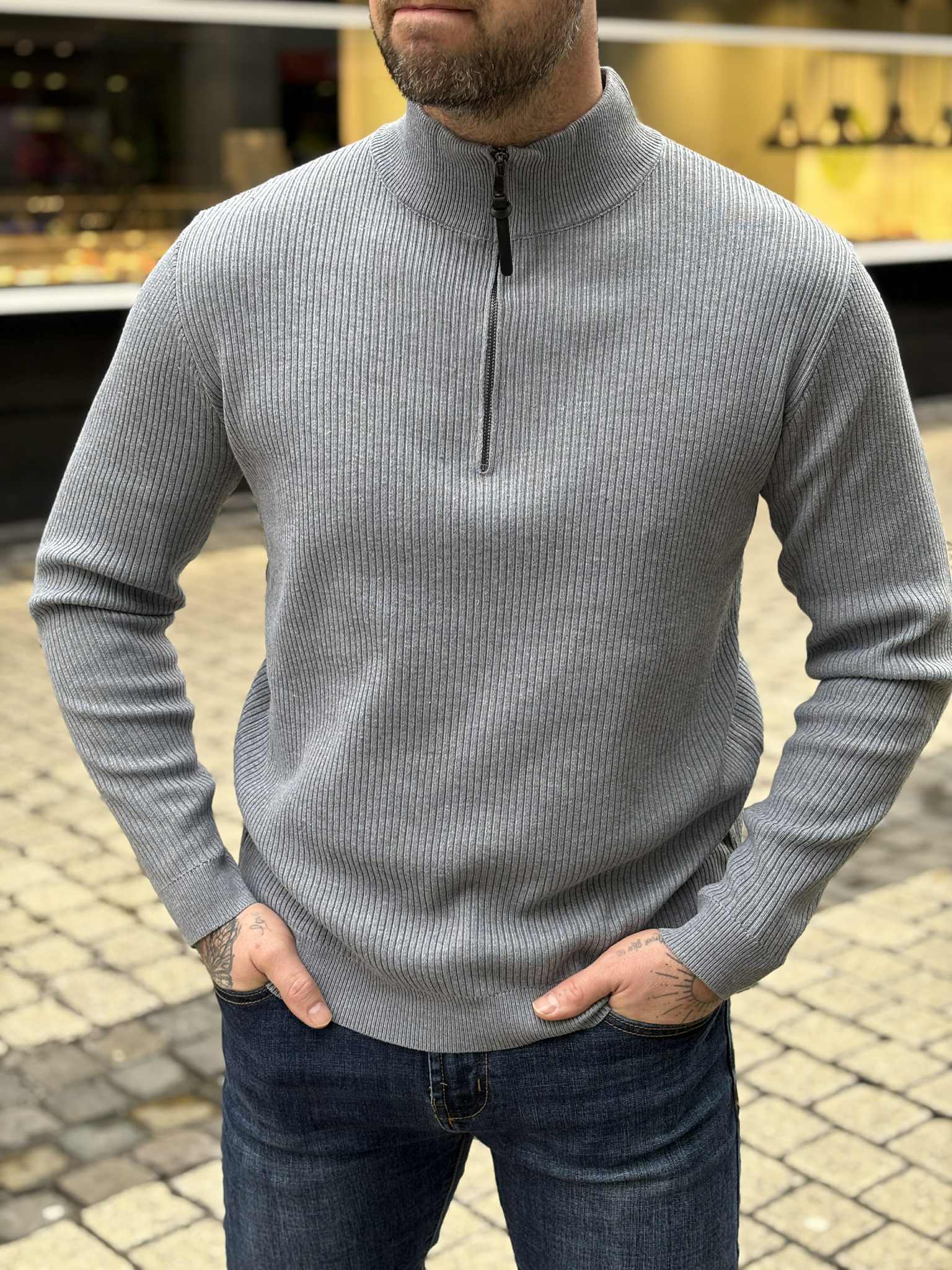 PULL HUGO