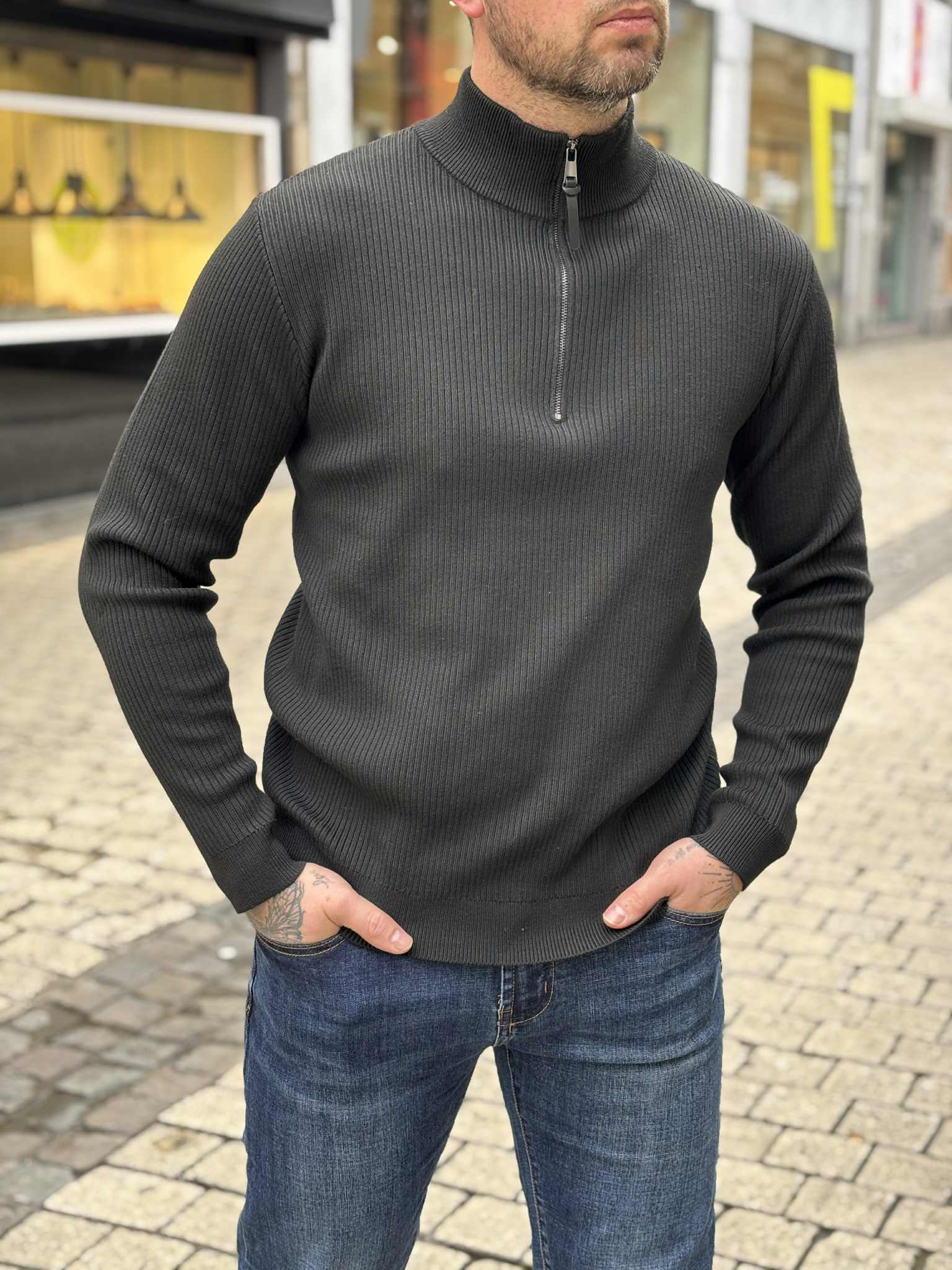 PULL HUGO